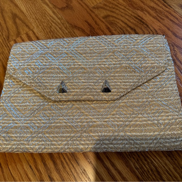 Clutch - Picture 1 of 6